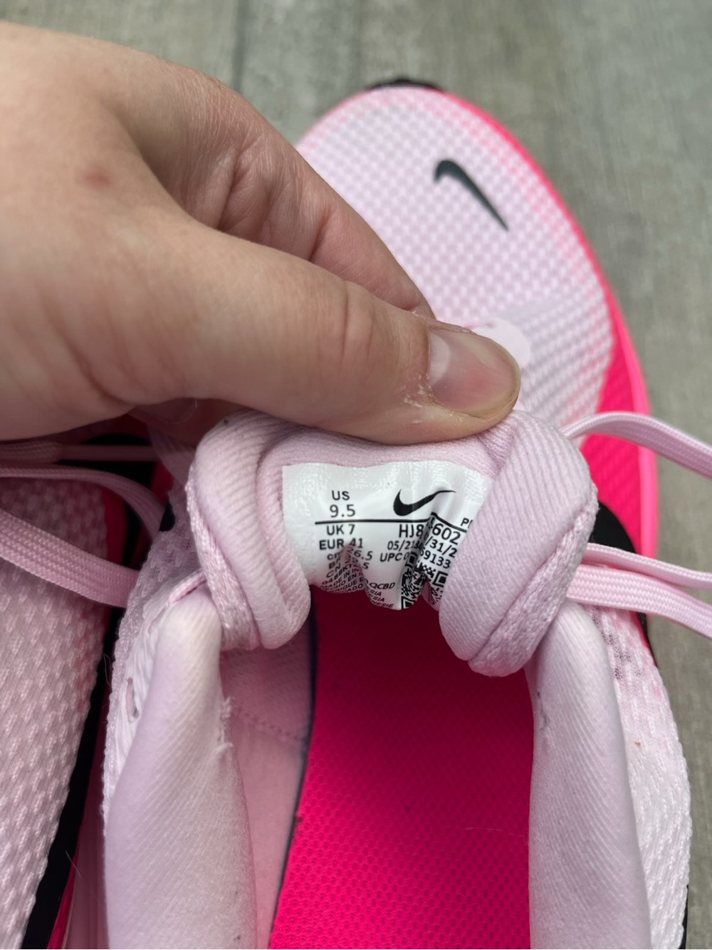 Nike Women’s Pink and Black Running Sneakers - Picture 3 of 10